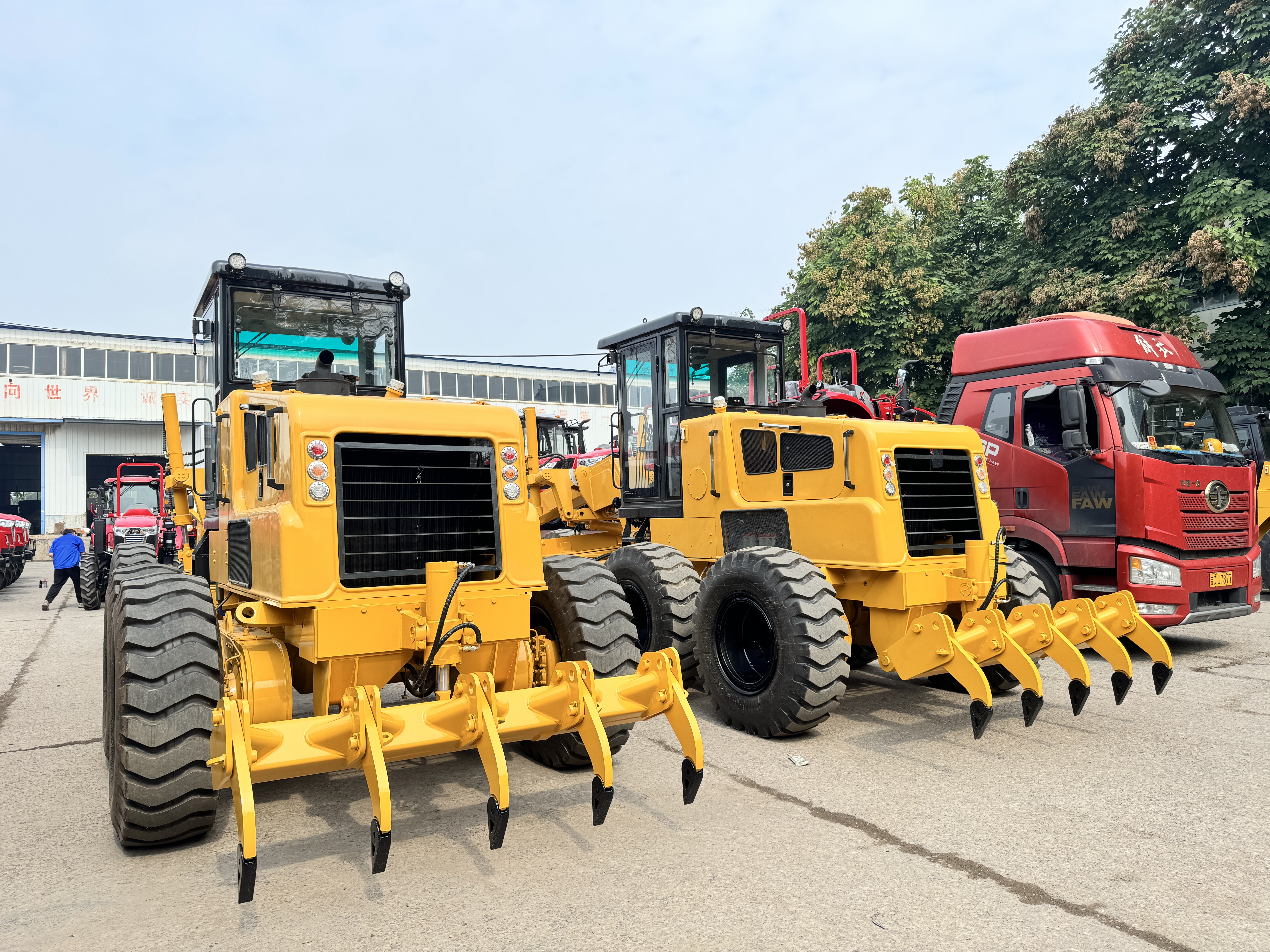 Luoyang Lutong's Motor Graders Set for Bulk Export to Central Asian Market