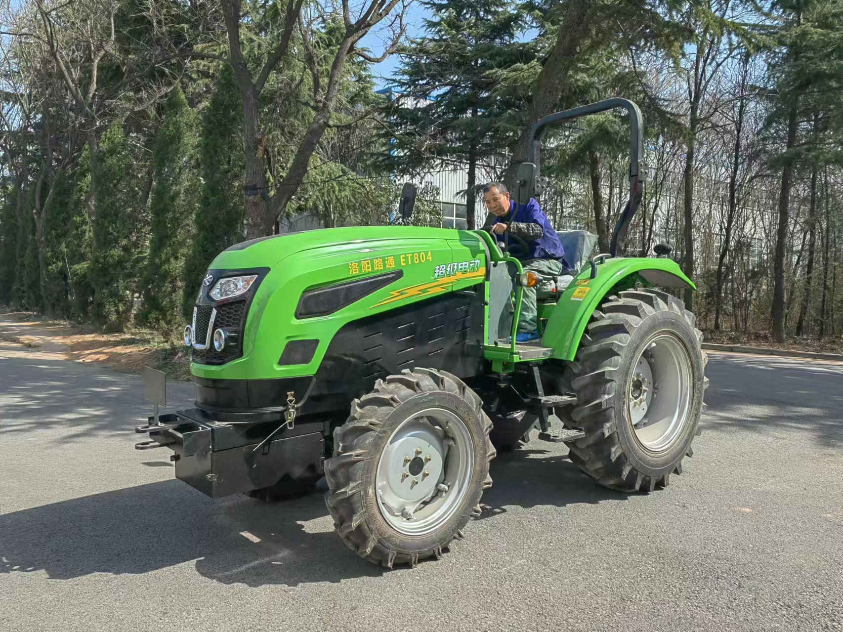 Lutong Launches 80HP Electric Tractor ET804: A Green Revolution for Modern Agric