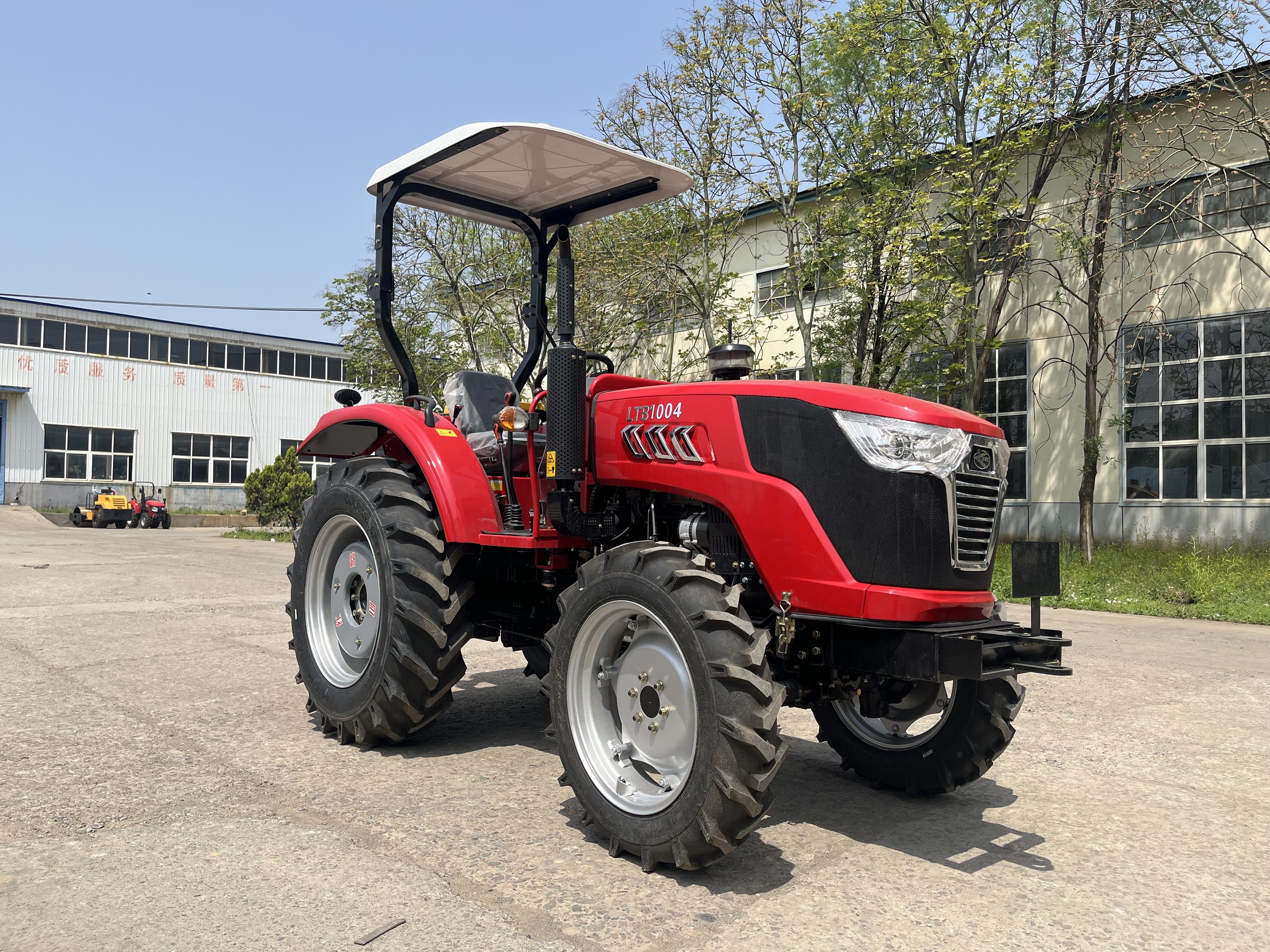 Lutong LTB1004 100HP 4WD Tractor Launched with National Stag