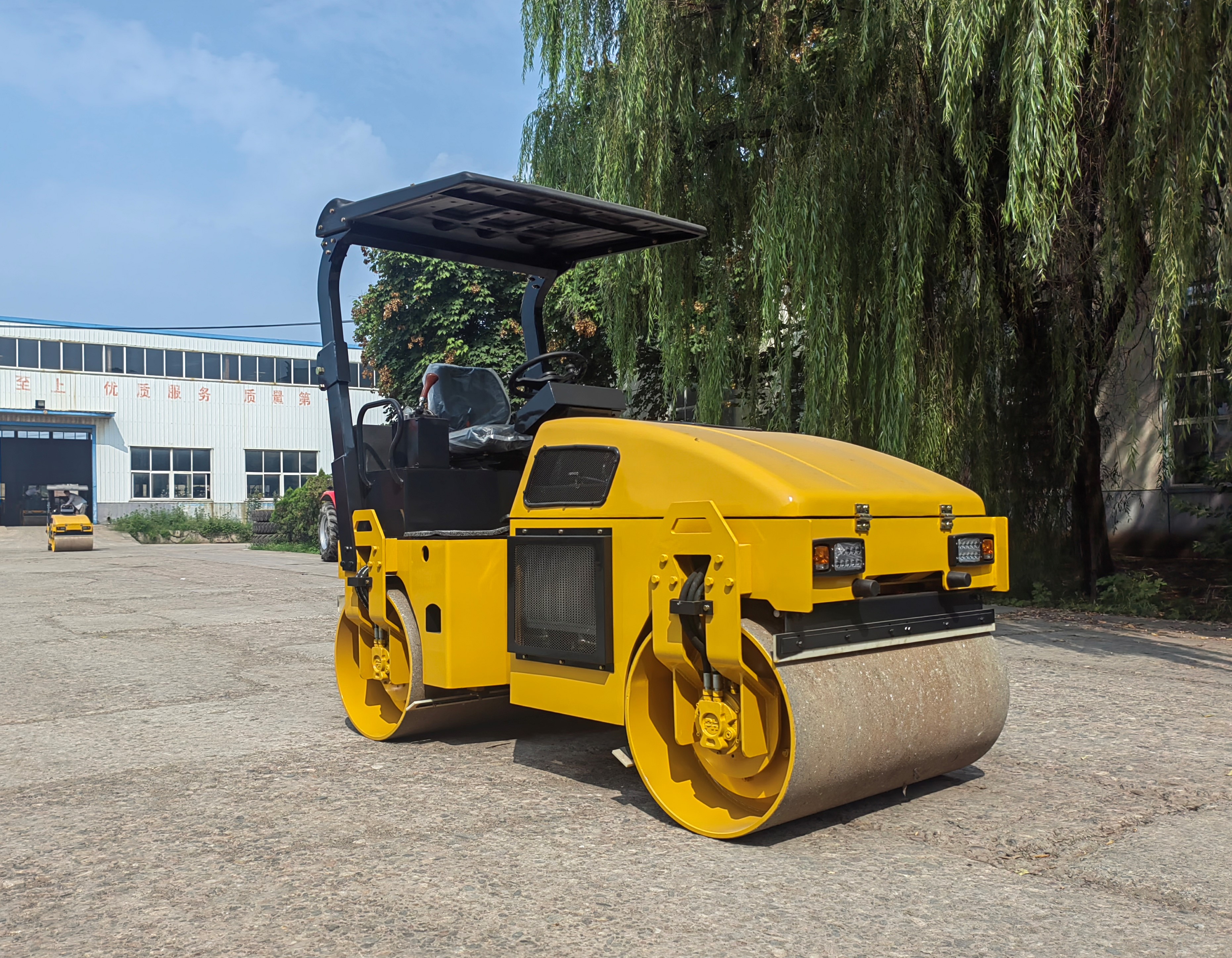 Luoyang Lutong Launches LTC203 3-Ton Tandem Vibratory Roller