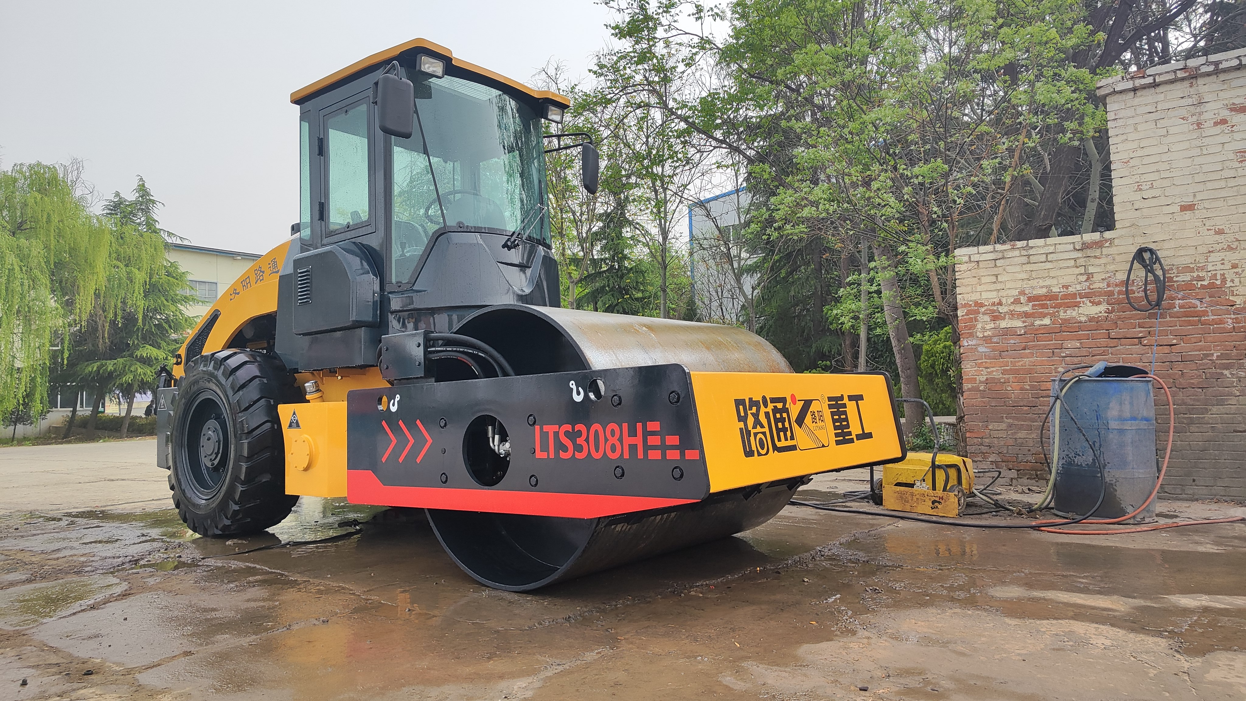 Luoyang Lutong Unveils LTS308H 8‑Ton Full‑Hydraulic Single‑D