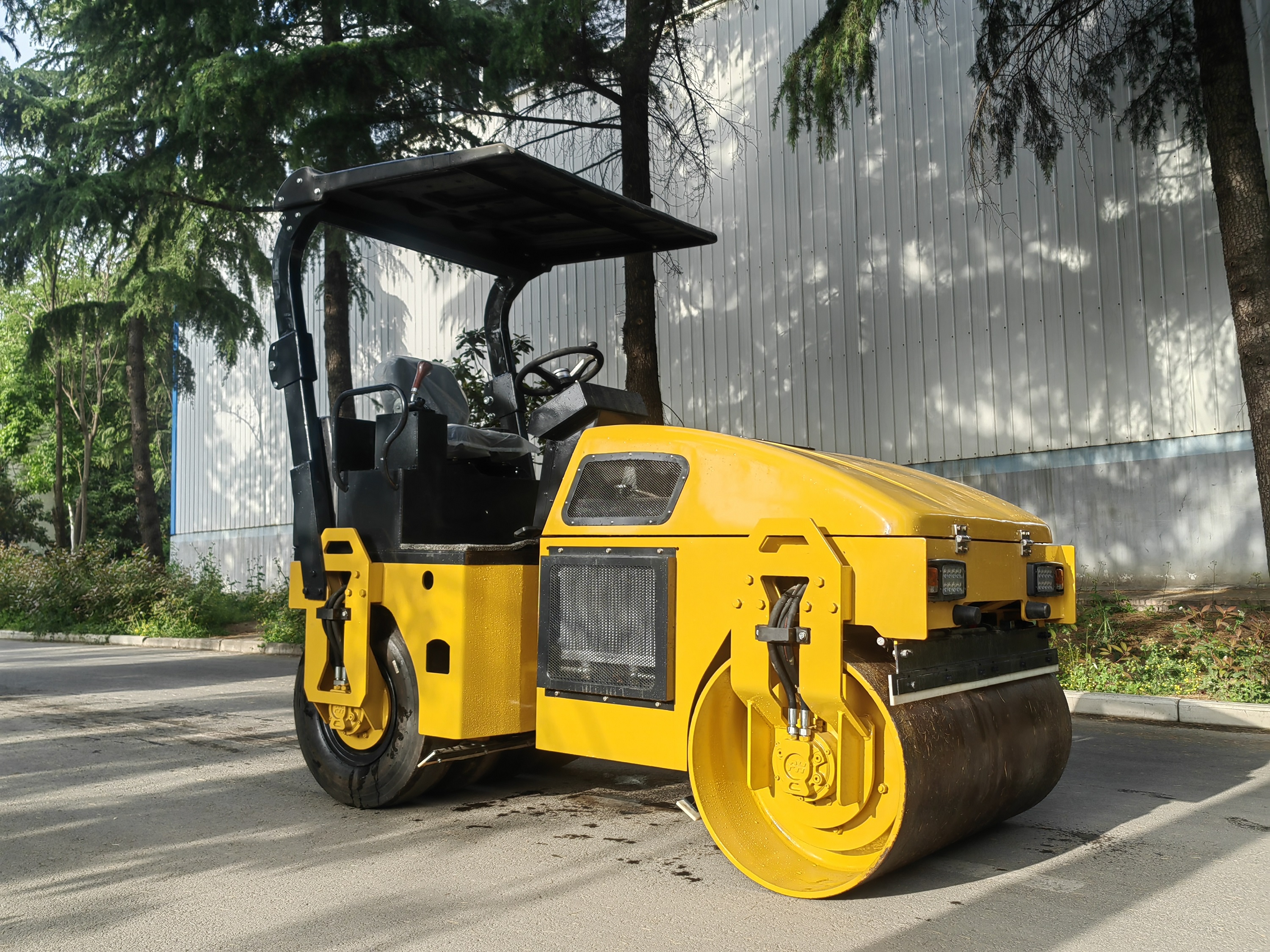 Luoyang Lutong Unveils LTC203P Combination Road‑Roller for E