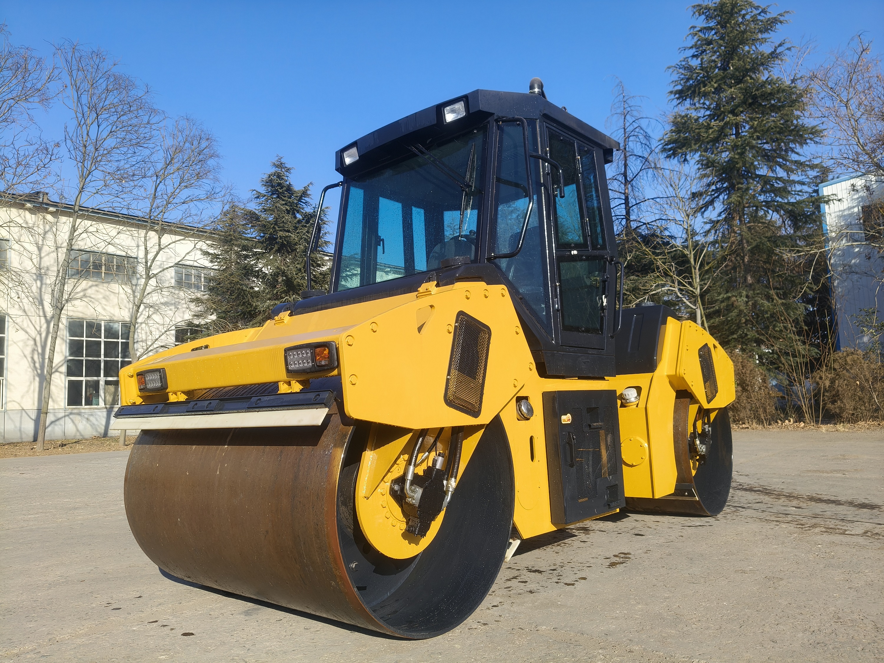 Luoyang Lutong LTC208: High-Efficiency 8-Ton Full Hydraulic 