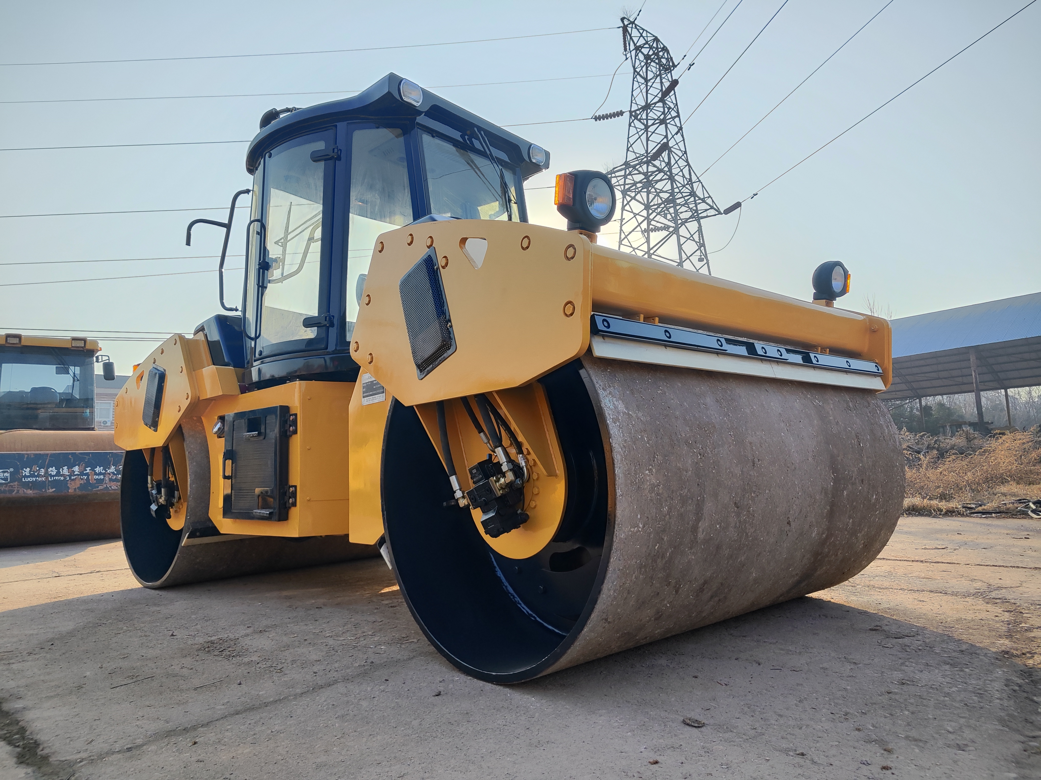 Luoyang Lutong LTC214: High-Efficiency 14-ton Full Hydraulic