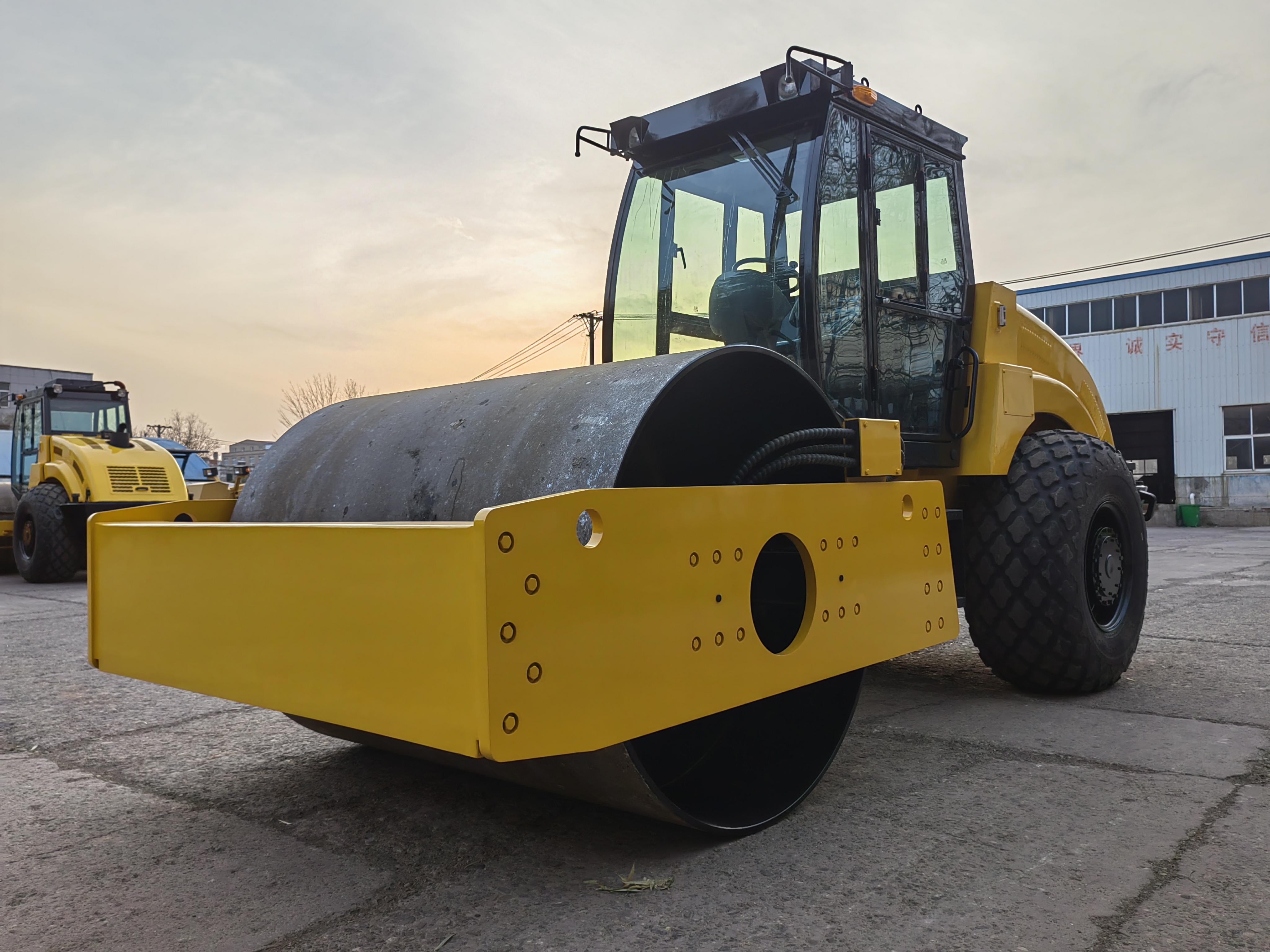 Luoyang Lutong LT218B: High-Performance 18-ton Single Drum V