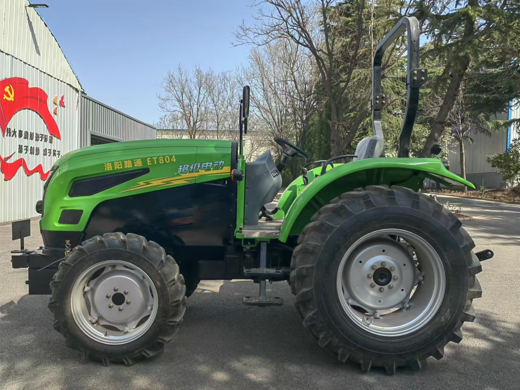 Luoyang Lutong Launches ET804 All-Electric Tractor, Deliveri